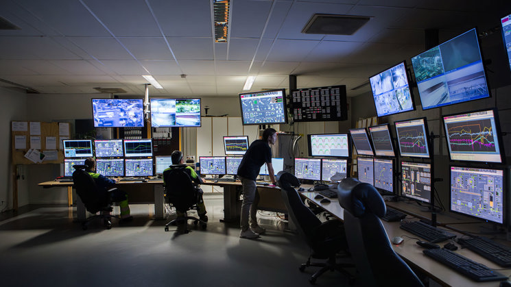 kontrollrum i pappersbruk