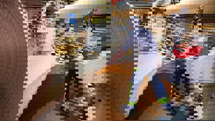 produktion av pappersrullar i väjafabriken