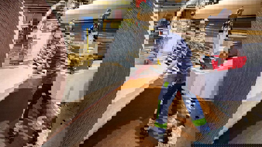 produktion av pappersrullar i väjafabriken